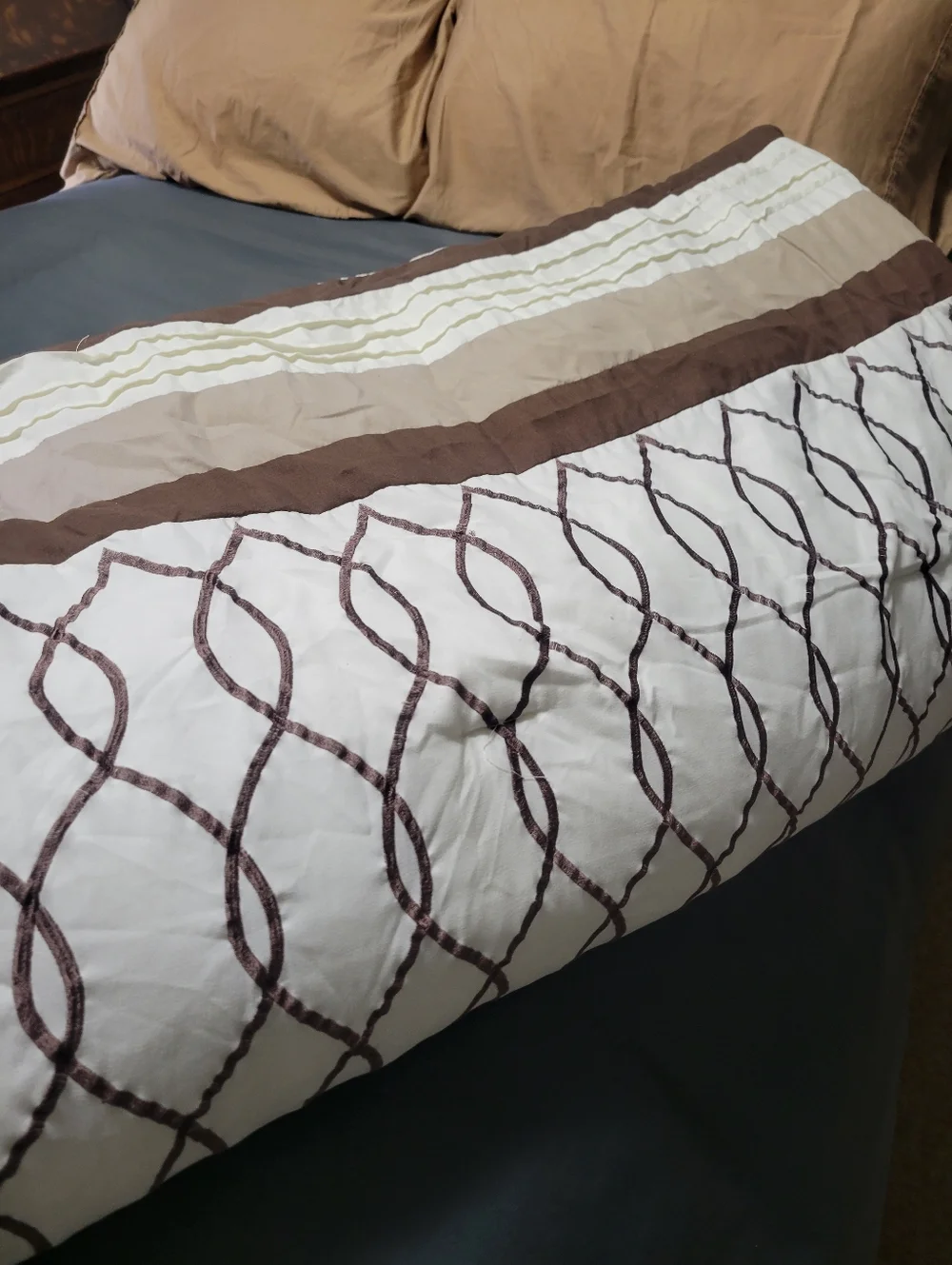 QUEEN COMFORTER - Picture 4 of 8